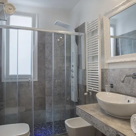 Aparthotel White & 3*