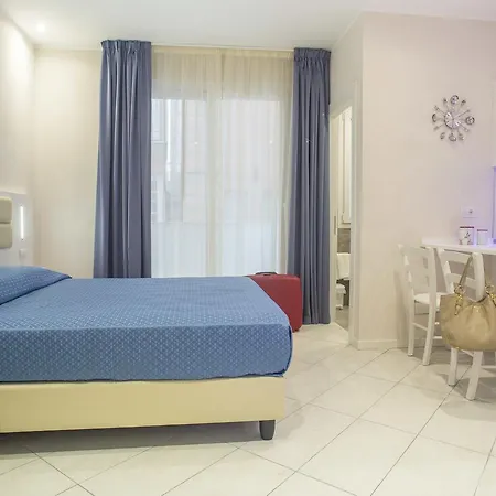 Aparthotel White & 3*