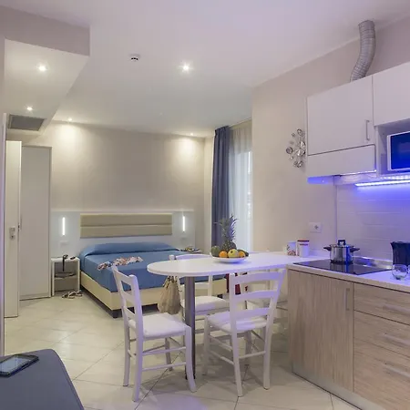 Aparthotel White &