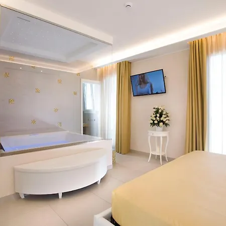 White & Aparthotel