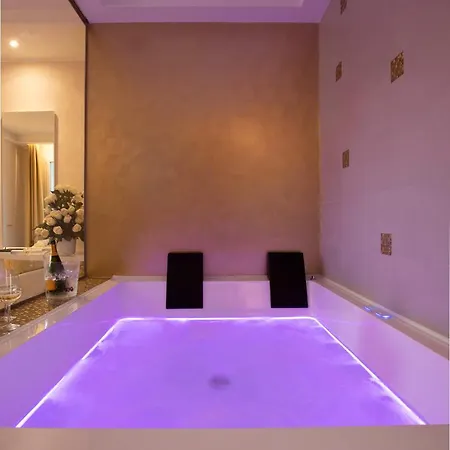 Aparthotel White & 3*