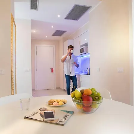 White & Aparthotel