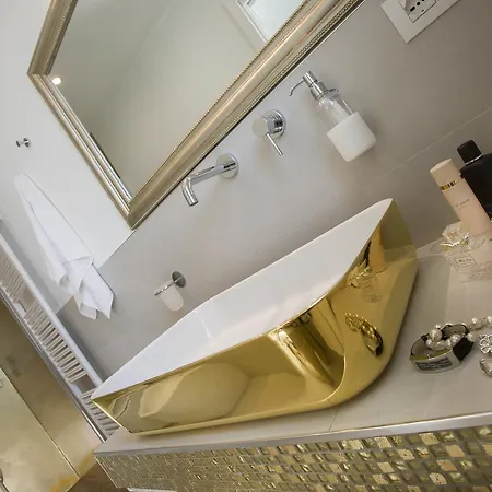 White & Aparthotel 3*